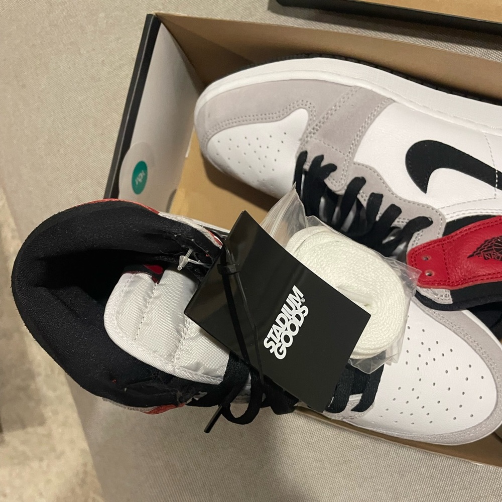 New Jordan 1 Retro High. “Light Smoke Grey” - Picture 2 of 7